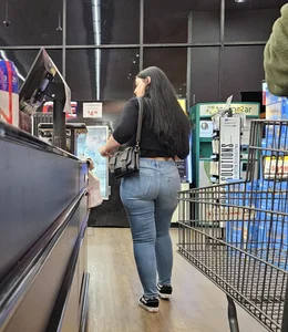 Juicy booty latina. Denim. (OC)