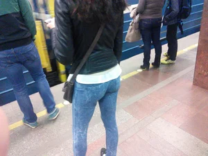 Sexy Booty in Tight Blue Jeans in Subway Creepshot
