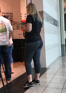 PAWG at the mall in tight grey leggings