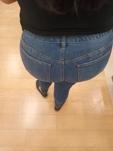 FAT A$$ BOOTY LATINA waiting in line