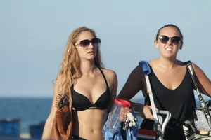 Deerfield Beach girls in bikinis