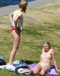 HOT! Teens in Bikinis (non-oc)