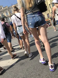 Group of Candid Girls in Mini Shorts With Amazing Legs Crossing a Street Creepshots Gallery