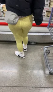 petite baddies with scrunch leggings