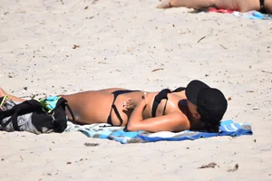 Thick mature brunette bikini lady on the beach with a nice body