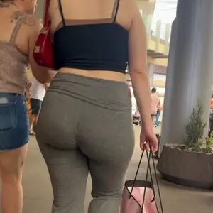 Jiggly pawg with her pawg mother (OC)