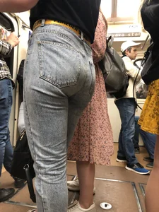 Big Hot Booty in Jeans Subway Train Candid