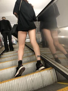 Candid Subway Girl With Hot Legs - Train And Escalator Creepshots