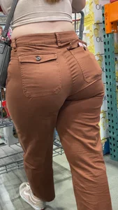 Pawg eating up them jeans