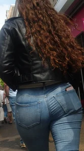 Pawg white girl in very tight jeans