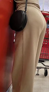Teen booty in joggers