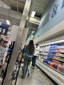 Brunette w/ bubble in grey leggings [OC]