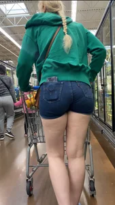 PAWG eating up shorts. VPL