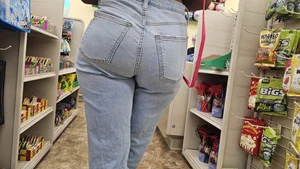 ABSOLUTE GORGEOUS EBONY FAT ASS w/ nice pedi