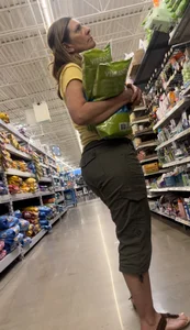 Mom with a nice phat ass