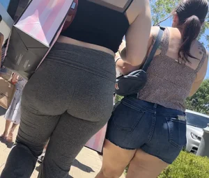 Jiggly pawg with her pawg mother (OC)