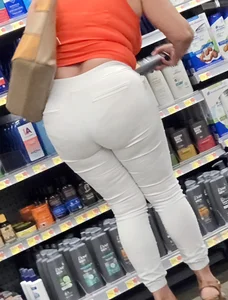 Cap of tight jeans 2