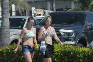 Florida bikini girls