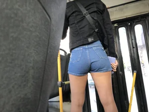 GOOD ASS IN JEAN SHORTS! IN BUS😻