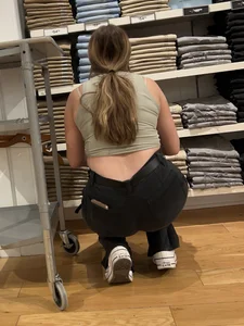Blondish brunette squatting and working (oc)