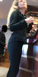 Blonde babe with a nice ass getting lunch in leggings and jeans