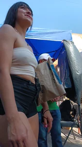 Teen resaltando sus ricos pezones con piercing