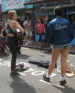 Guitar playing blonde babe with a nice ass and vtl in tight leggings
