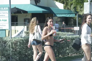 Even more hot and sexy bikini babes in Florida