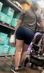 Pawg Mom