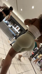Scrumptious and voluptuous vol. 2 (OC)