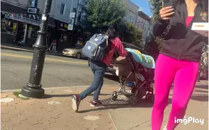 Jiggly Buttle butt in bright pink gym leggings