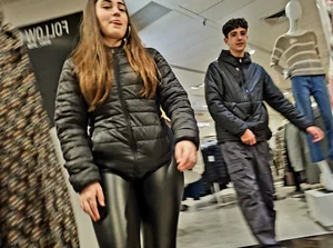 Shiny leather leggings scalator show