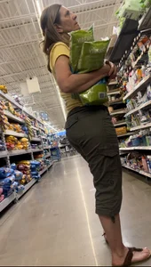 Mom with a nice phat ass