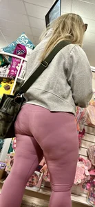 Blonde lady in pink leggings VPL‼️
