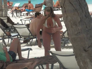Bikini babe at the beach with nice tits and ass