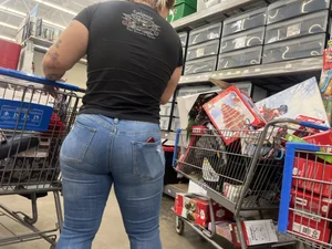 Big booty biker chick!
