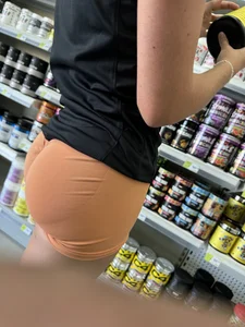 PAWG supplement shop employee with a dumpy