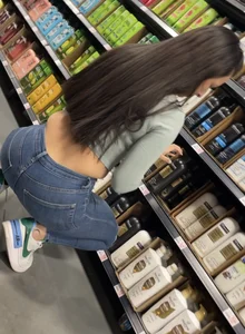 Really Oblivious Latina milf let me get all the angles