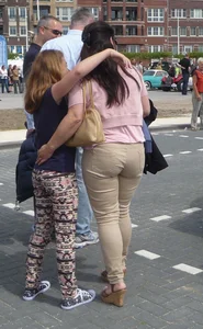 Street candid milfs and girls wearing tight blue jeans creepshots