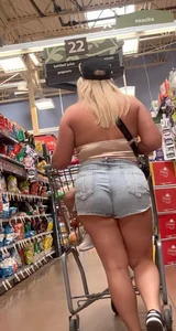 Blonde Mom is a Pawg