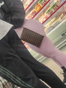 Dumpy 1 ( Pink leggings pretty face phat ass BBL)