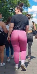 Thick fat German ass in pink leggings (OC, pics)