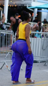 Candid black babe with an ass that defies all laws of physics