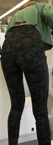 Slim gal in camp leggings