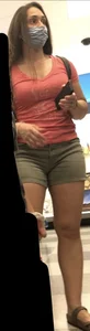 Thicc art lover Milf in shorts
