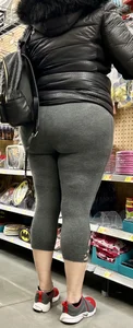 Big booty couldn’t resist the bendover‼️