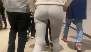 Smooth Grey leggings. Tight ass