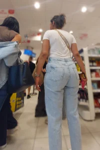 Tall Arabic Duo in Jeans