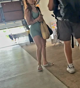 Super hot fit babe with a nice bubble in tight shorts. Look at her face  (OC)