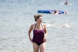 Sexy candid beach and bikini girls